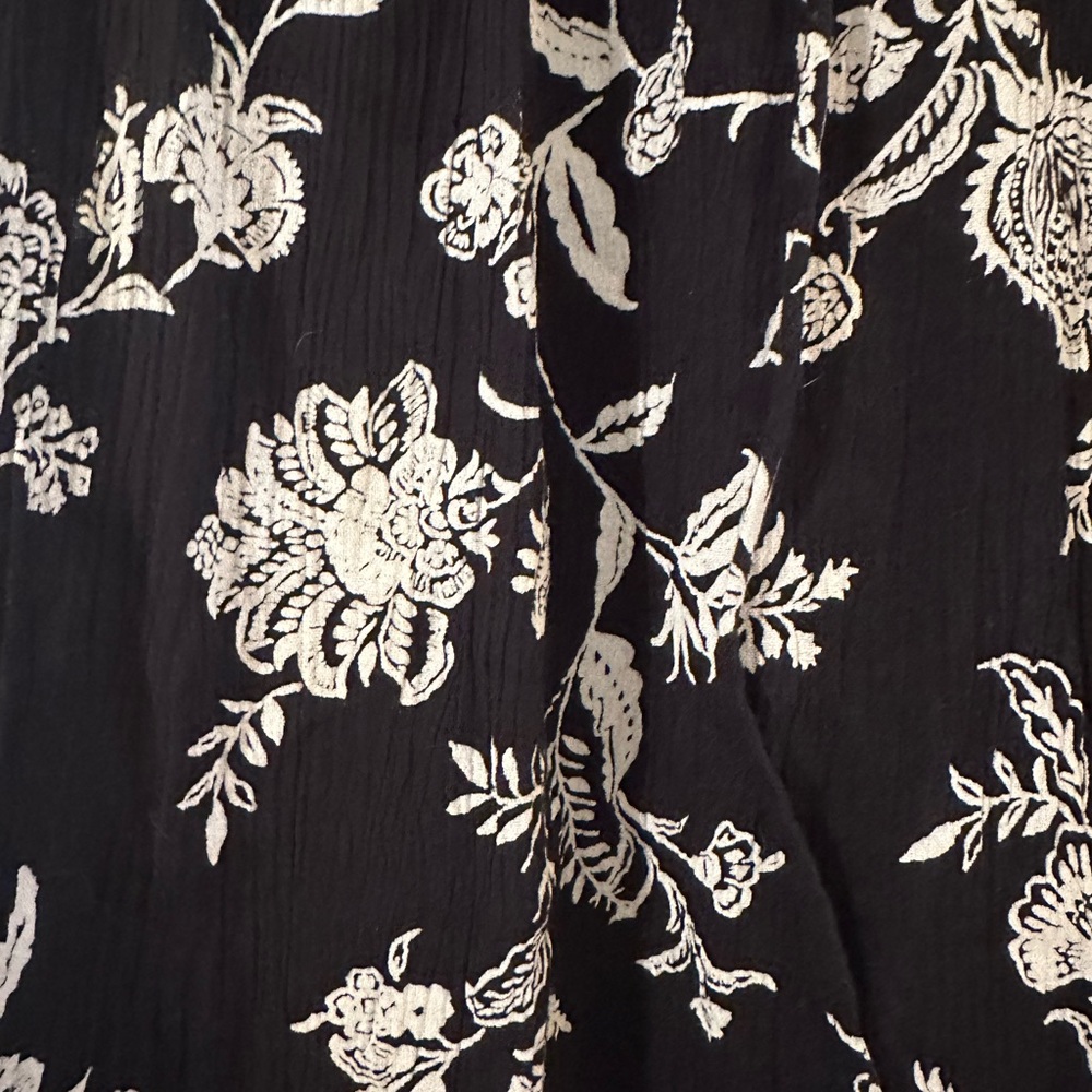 Old Navy Black and White Floral Blouse - Picture 3 of 3
